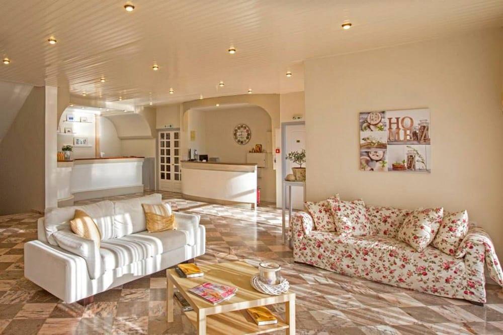 Aurora Hotel Agios Ioannis Peristerion
